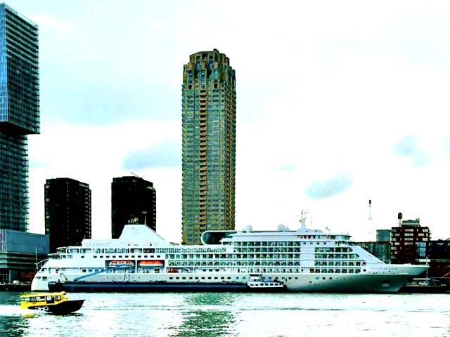 Silver Shadow aan de Cruise Terminal Rotterdam